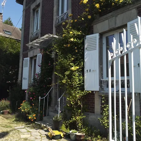 Privatunterkunft Prive Avec Jardin Creil
